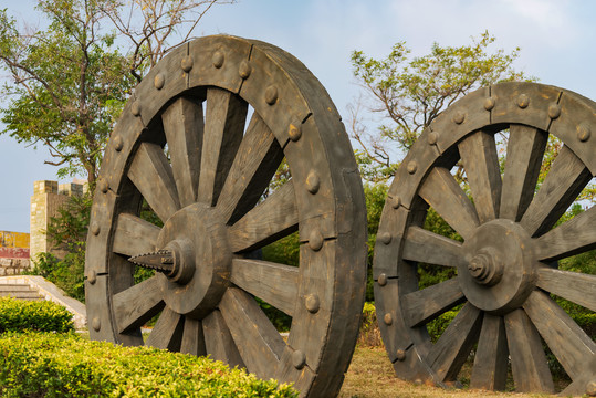 古代战车车轮雕塑