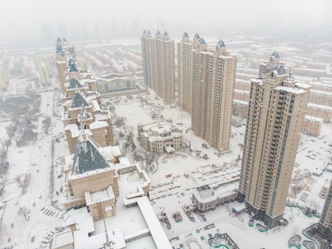 航拍雪后的齐齐哈尔市
