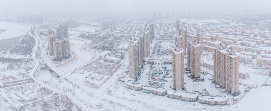 航拍雪后的齐齐哈尔市