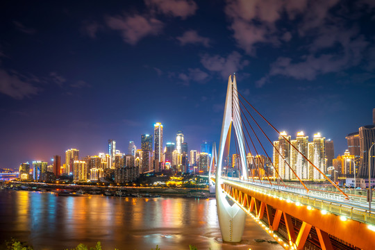 重庆城市建筑与东水门大桥夜景