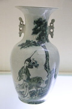 绿釉麻姑祝寿瓷瓶民国