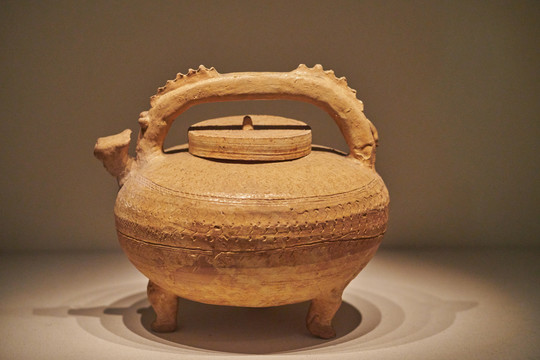 龙梁原始瓷壶