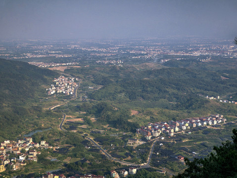 金华尖峰山新农村风光