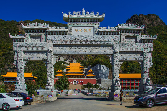 辽阳龙峰寺华藏圣境牌楼门