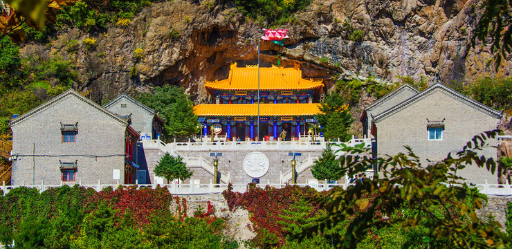 辽阳龙峰寺白云洞洞天与圆通宝殿