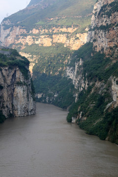 峡谷河流