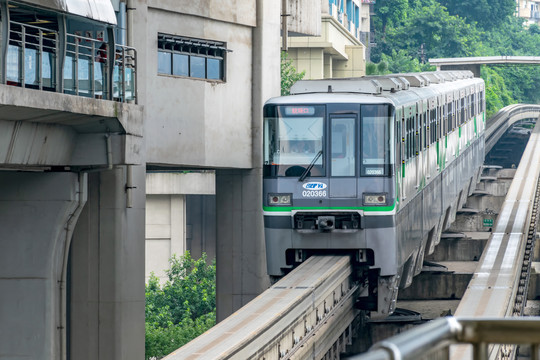 重庆山城的城市轨道交通轻轨