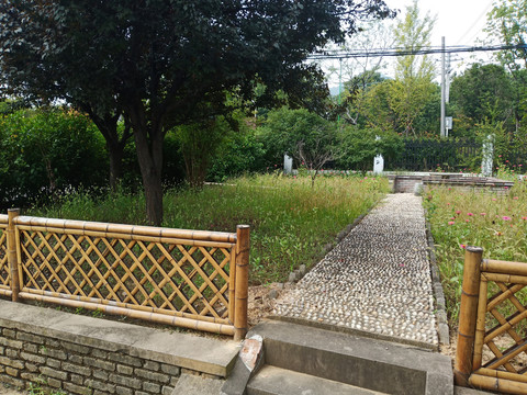 竹篱笆庭院