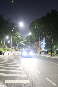 夜晚道路路灯