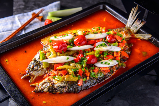 番茄泡椒味烤鱼中式菜