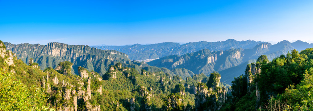 张家界天子山全景图