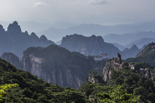 黄山飞来石