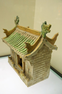 三彩龙头小屋元代
