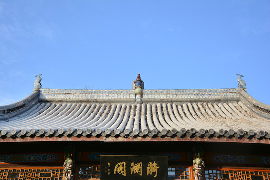 青花瓷装饰屋脊