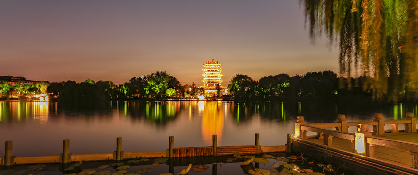 济南大明湖超然楼夜景