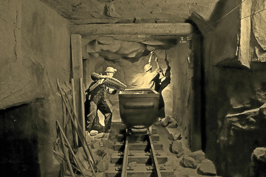 采矿工人雕塑