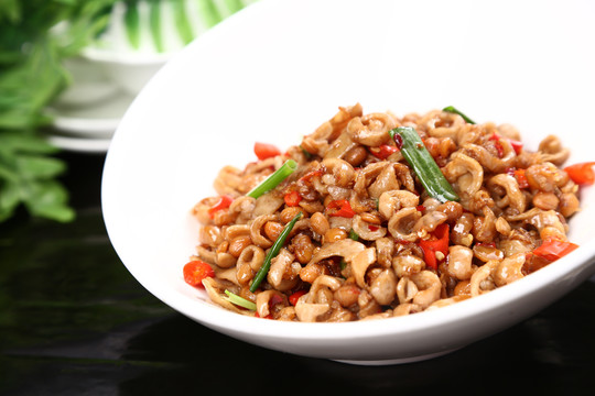 腊八豆炒肥肠