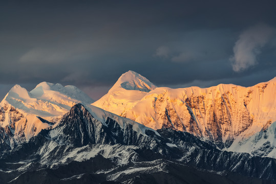 贡嘎山