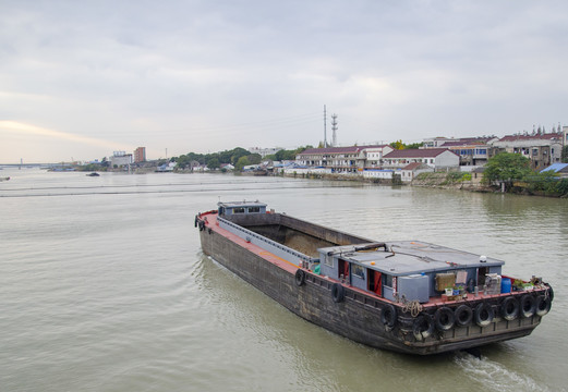 河道运输船