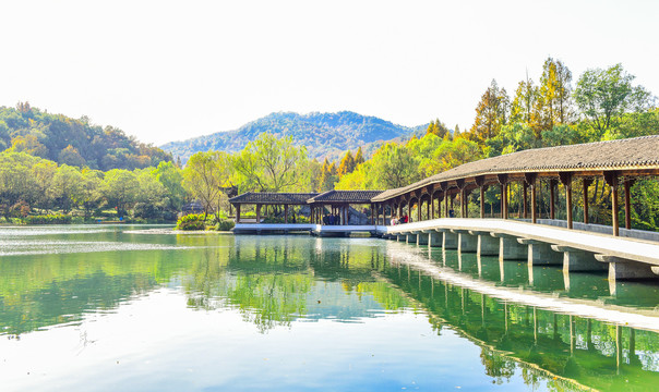 西湖浴鹄湾飞虹廊