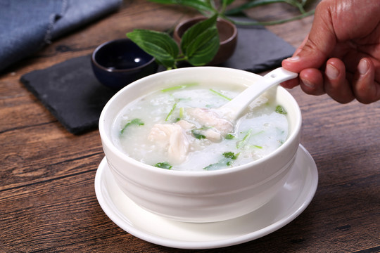 香菜鱼片粥