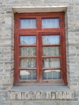 老式红色木窗子