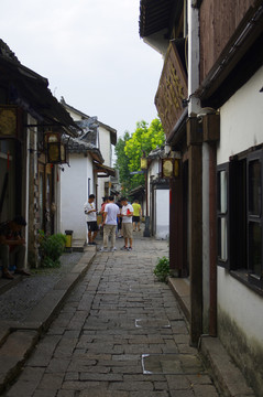 石板路游客