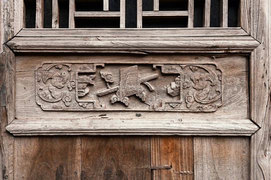 中国民间雕花老木门