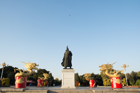 皇太极塑像