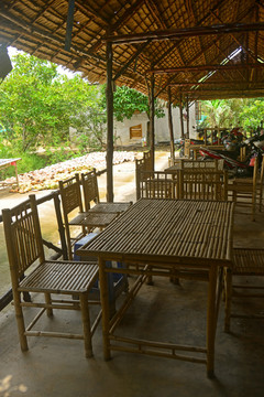 越南美托湄公河的度假村竹制桌椅