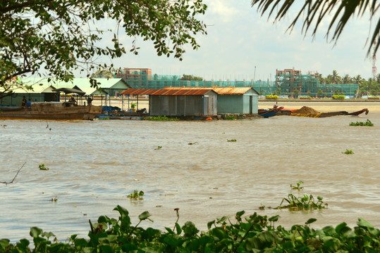 越南美托市湄公河的水上人家