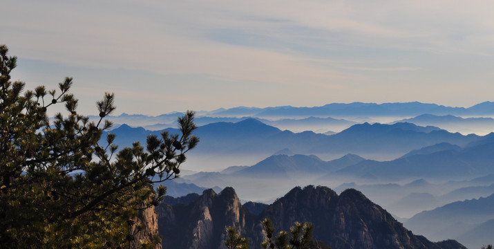 水墨群山