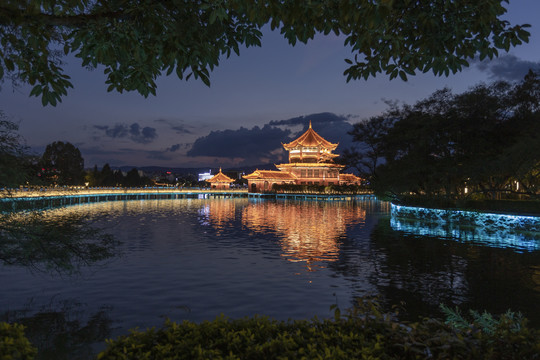 蒙自南湖夜景