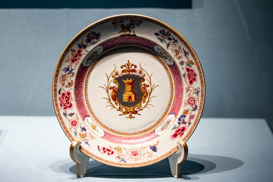 古董西洋纹饰瓷盘