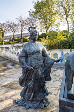 汉代女性雕塑