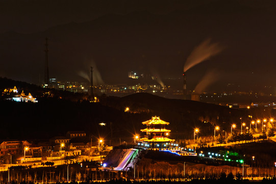 山东省招远市色彩斑斓的城市夜景