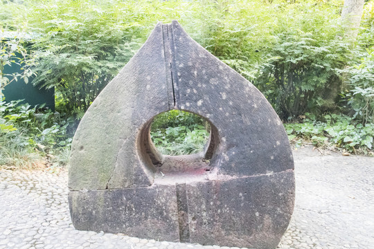 爱心锁雕塑