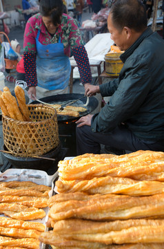 炸油条