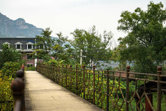 北京王平煤矿废弃的大门桥梁建筑