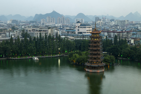 桂林风景日月塔
