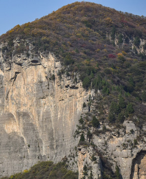 石头山上的悬崖峭壁