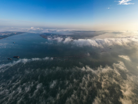 城市上空平流雾