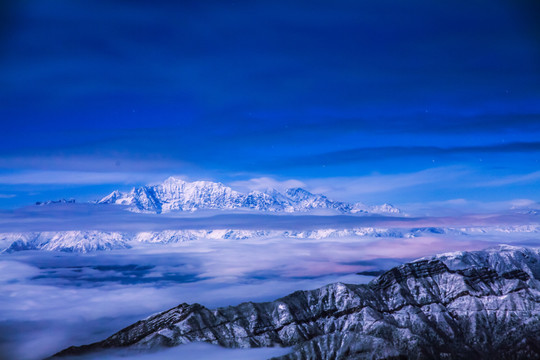 贡嘎牛背山