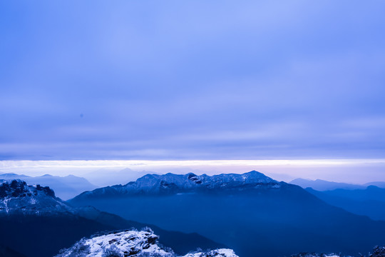 贡嘎牛背山