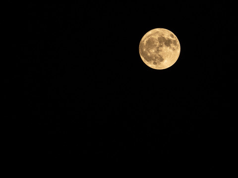 黑夜里的月球