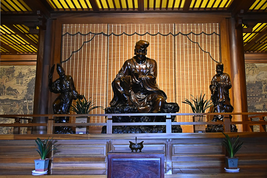 济公雕像