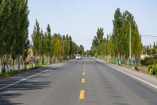 新疆吐鲁番鄯善国道风光