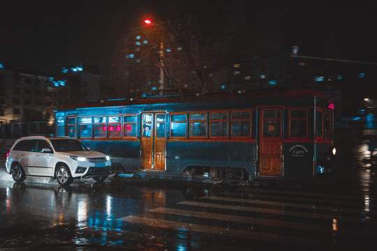 大连都市雨夜景有轨电车