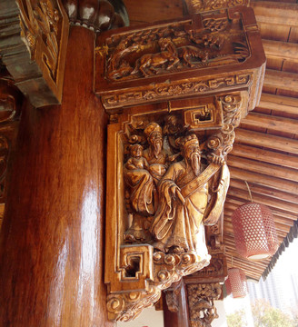 中式建筑福星高照房梁木雕刻
