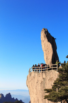 黄山飞来石